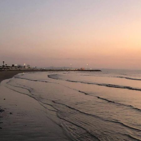Beach Apartment Mackenzie, Larnaca Bagian luar foto
