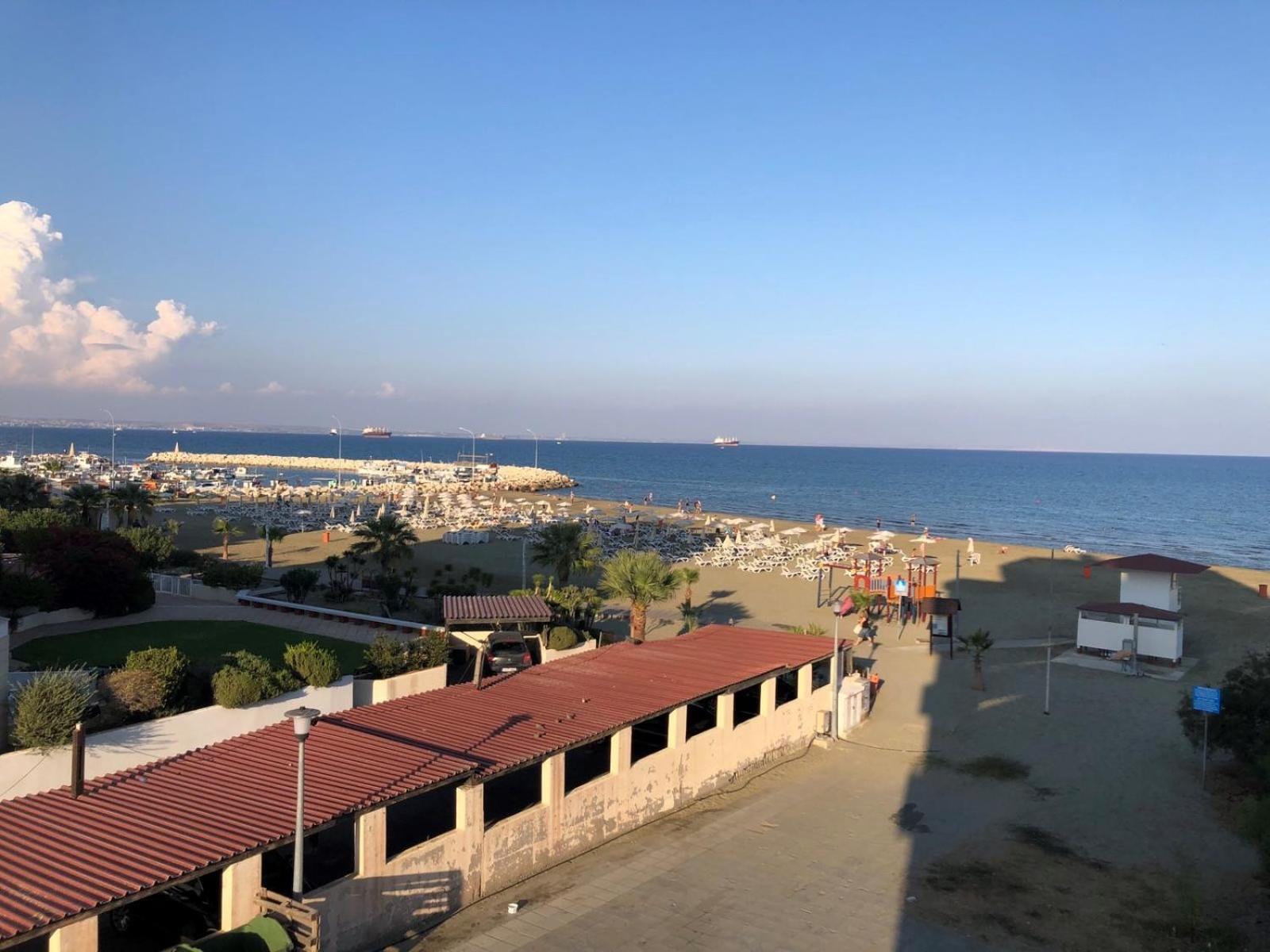 Beach Apartment Mackenzie, Larnaca Bagian luar foto