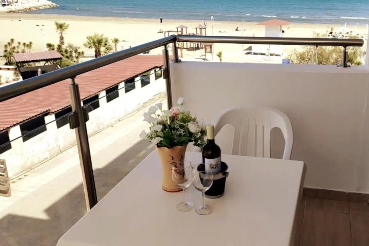 Beach Apartment Mackenzie, Larnaca Bagian luar foto