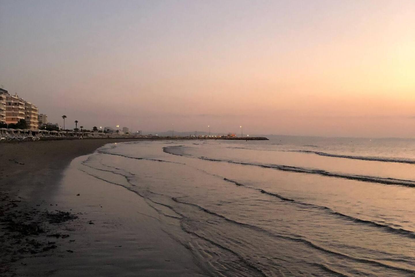 Beach Apartment Mackenzie, Larnaca Bagian luar foto
